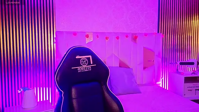 LIHIAN TAY online show from 04/09/26, 12:22