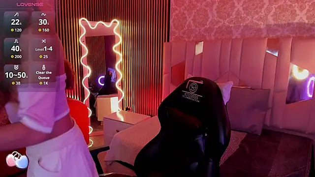 LIHIAN TAY online show from 11/12/25, 02:15