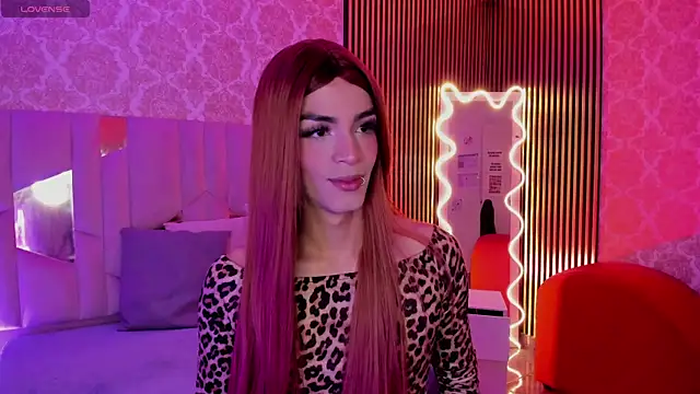 LIHIAN TAY online show from 10/31/25, 03:47