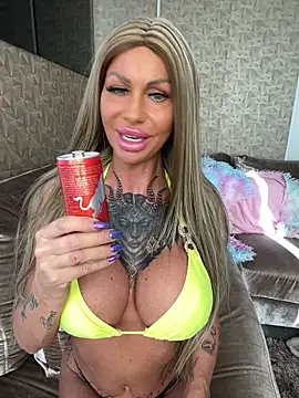 Snapshot of dutchbarbie chatting on 04/30/26, 04:25 dutchbarbie online show from 04/30/26, 04:25