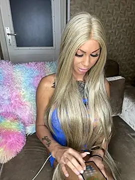Snapshot of dutchbarbie chatting on 10/18/25, 05:04 dutchbarbie online show from 10/18/25, 05:04