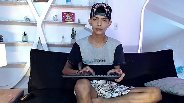 PRETTY SEX1 online show from 10/27/25, 01:12