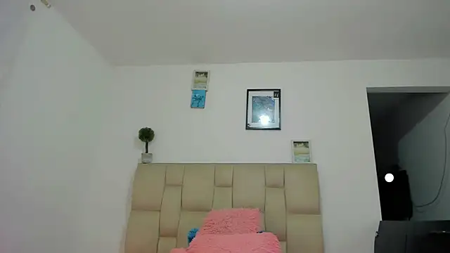 Antonela Mendoza online show from 10/19/25, 04:04