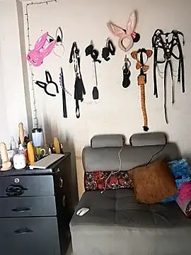 angierot2025 online show from 12/04/25, 11:04