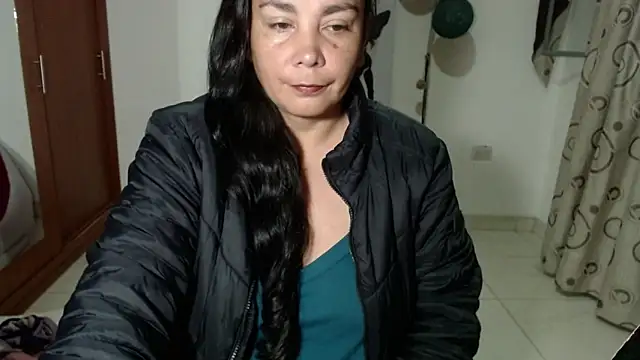 Snapshot of Vivian_milf_paint chatting on 10/10/25, 02:23 Vivian milf paint online show from 10/10/25, 02:23