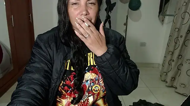 Snapshot of Vivian_milf_paint chatting on 10/17/25, 05:11 Vivian milf paint online show from 10/17/25, 05:11