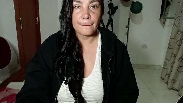 Snapshot of Vivian_milf_paint chatting on 10/03/25, 04:03 Vivian milf paint online show from 10/03/25, 04:03