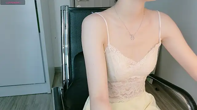 Snapshot of Ryeon_99 chatting on 05/28/26, 03:14 Ryeon 99 online show from 05/28/26, 03:14