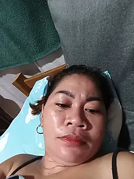 Snapshot of sexybitch_02 chatting on 06/17/26, 12:48 sexybitch 02 online show from 06/17/26, 12:48
