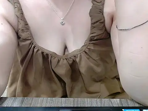 Snapshot of Zhi__2k6 chatting on 10/11/25, 04:52 Zhi 2k6 online show from 10/11/25, 04:52