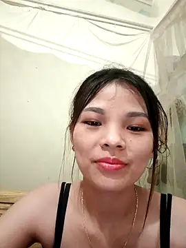 Snapshot of Ocnguyety chatting on 10/17/25, 12:51 Ocnguyety online show from 10/17/25, 12:51