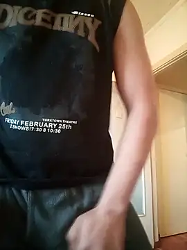 Llovlyboyyyy12 online show from 10/31/25, 06:10