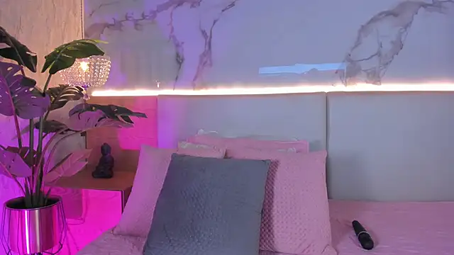 ValSmith  online show from 11/08/25, 03:43