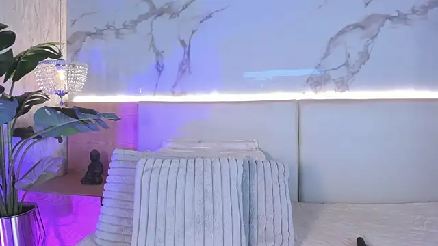 ValSmith  online show from 12/03/25, 03:40