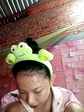 Snapshot of Sammy265 chatting on 12/17/25, 12:43 Sammy265 online show from 12/17/25, 12:43