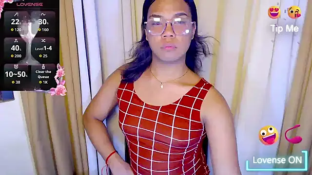 Snapshot of Dream_Mistress chatting on 10/22/25, 05:23 Dream Mistress online show from 10/22/25, 05:23