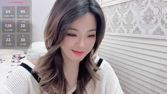 Holiland online show from 11/12/25, 01:21