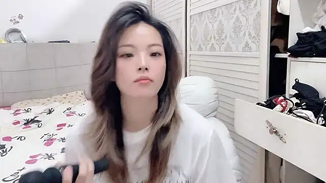 Holiland online show from 11/17/25, 12:58