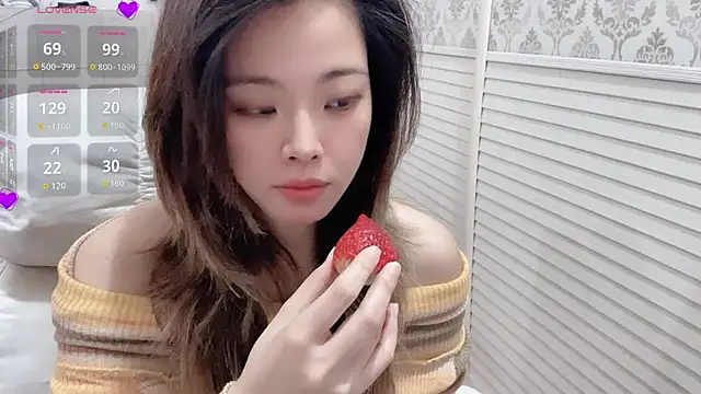 Holiland online show from 12/17/25, 01:10