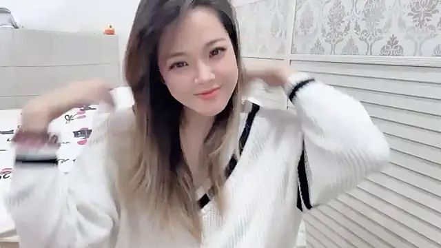 Holiland online show from 10/31/25, 01:24