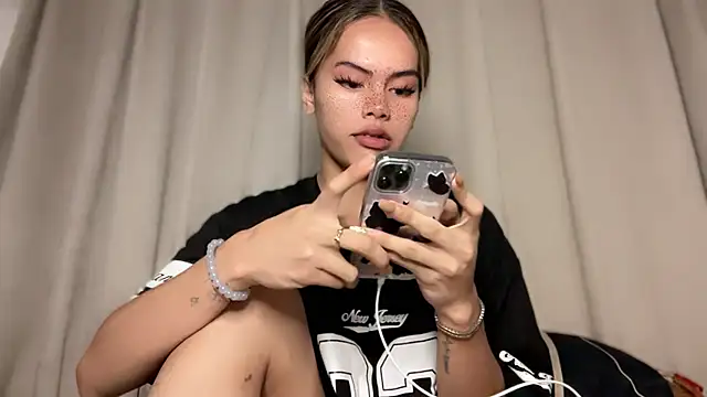 serpenthena goddess online show from 11/11/25, 06:36