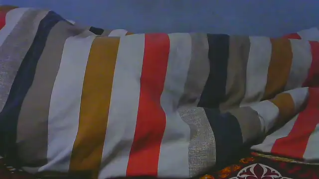 Snapshot of shy-lillyX22 chatting on 11/27/25, 11:49 shy-lillyX22 online show from 11/27/25, 11:49