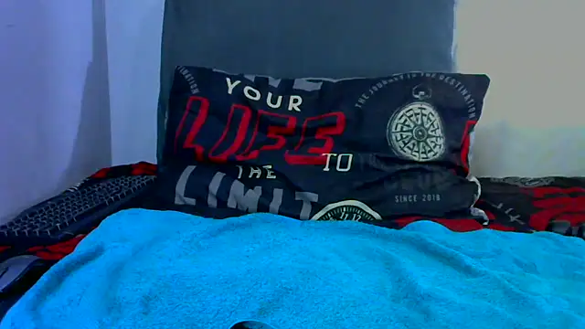 Snapshot of shy-lillyX22 chatting on 10/18/25, 11:18 shy-lillyX22 online show from 10/18/25, 11:18