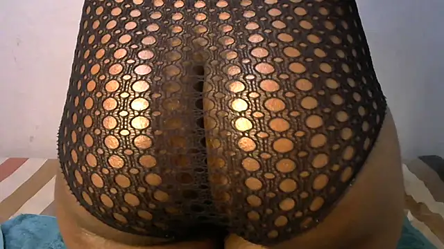 Snapshot of shy-lillyX22 chatting on 12/15/25, 06:41 shy-lillyX22 online show from 12/15/25, 06:41