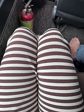 Meii-meyy online show from 10/31/25, 06:54