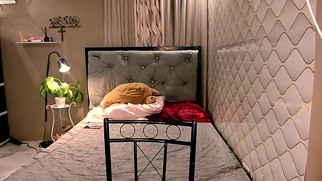 Snapshot of Franchesca_Trans chatting on 02/23/26, 06:03 Franchesca Trans online show from 02/23/26, 06:03