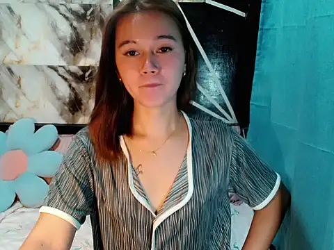 Snapshot of urgirl_mikah chatting on 12/03/25, 04:35 urgirl mikah online show from 12/03/25, 04:35