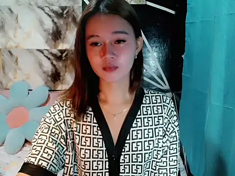 Snapshot of urgirl_mikah chatting on 11/19/25, 05:29 urgirl mikah online show from 11/19/25, 05:29