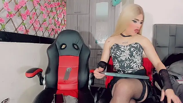 thiara veky online show from 12/18/25, 07:18