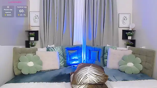 PrettyBlythes TS online show from 10/22/25, 01:43