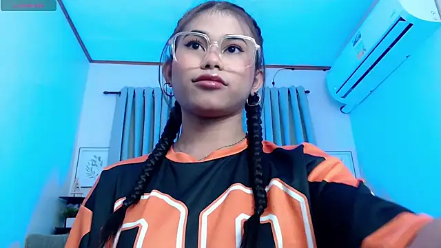 PrettyBlythes TS online show from 11/17/25, 08:51