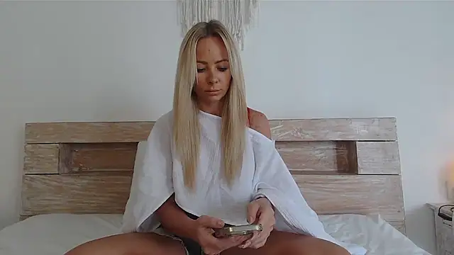 amelialorenz online show from 12/20/25, 02:03