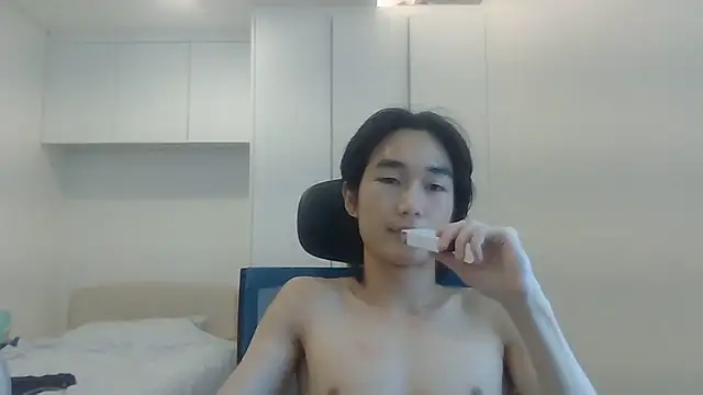 Snapshot of imurboy chatting on 07/18/26, 04:21 imurboy online show from 07/18/26, 04:21