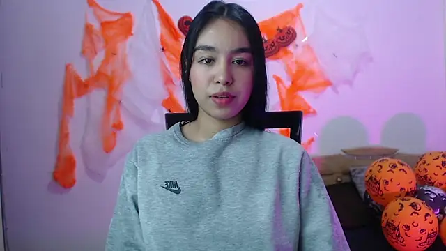 kyra fox  online show from 10/18/25, 12:40