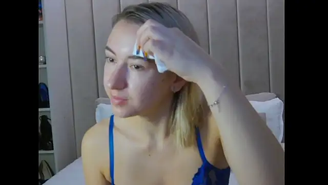 Snapshot of LexiRussell chatting on 10/10/25, 01:28 LexiRussell online show from 10/10/25, 01:28