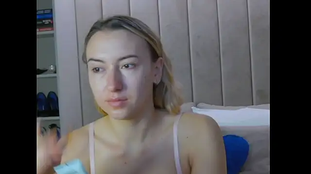 Snapshot of LexiRussell chatting on 10/07/25, 04:35 LexiRussell online show from 10/07/25, 04:35