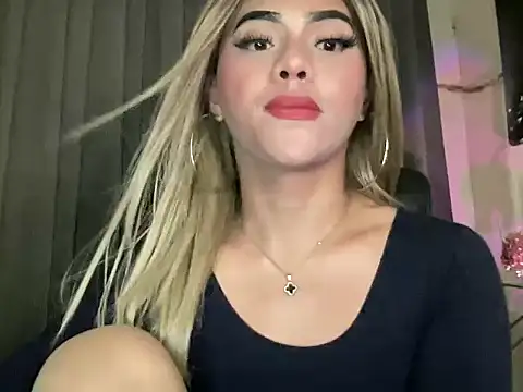 Snapshot of calimonroe chatting on 05/07/26, 11:52 calimonroe online show from 05/07/26, 11:52