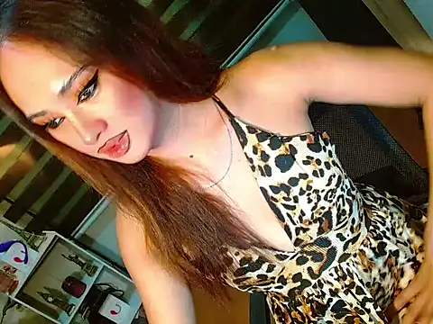 Snapshot of Queen_yasii_88 chatting on 04/18/26, 05:15 Queen yasii 88 online show from 04/18/26, 05:15