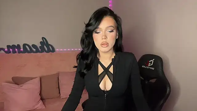 Snapshot of mistress_of_hearts chatting on 10/24/25, 07:13 mistress of hearts online show from 10/24/25, 07:13