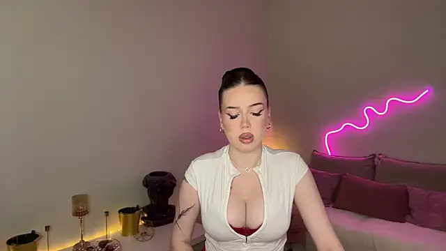 Snapshot of mistress_of_hearts chatting on 06/16/26, 12:49 mistress of hearts online show from 06/16/26, 12:49