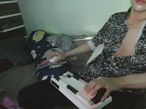 boyhigh1997 online show from 10/21/25, 07:52