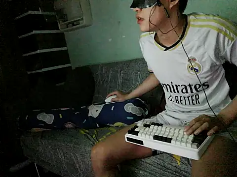 boyhigh1997 online show from 01/17/26, 03:37