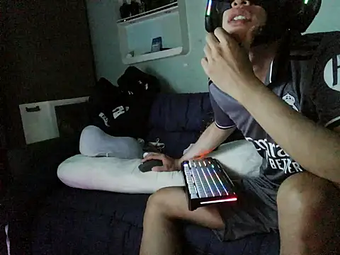 Snapshot of boyhigh1997 chatting on 03/10/26, 06:28 boyhigh1997 online show from 03/10/26, 06:28