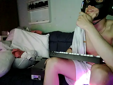 Snapshot of boyhigh1997 chatting on 03/11/26, 08:47 boyhigh1997 online show from 03/11/26, 08:47