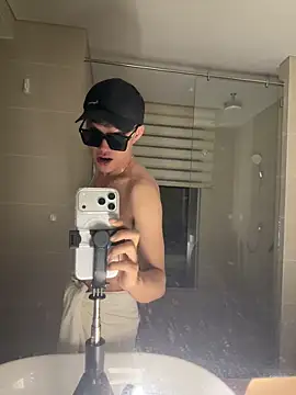 Snapshot of boyhigh1997 chatting on 04/06/26, 09:49 boyhigh1997 online show from 04/06/26, 09:49