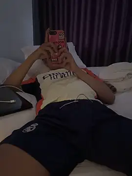 boyhigh1997 online show from 10/26/25, 02:56